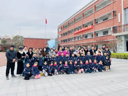 翁兴荣2024.3.18【生命迈幼·幼小衔接 】初探小学，“幼”见成长_html_562128e3.jpg