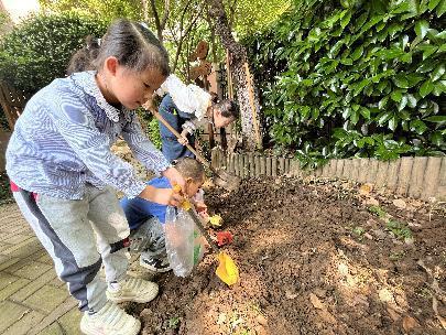 【生命迈幼·校园新闻】“心”相遇“爱”相伴——迈幼一园中班家长开放日活动_html_m59e61fca.jpg
