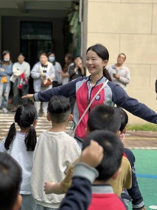 【生命迈幼·校园新闻】“心”相遇“爱”相伴——迈幼一园中班家长开放日活动_html_20e84588.jpg