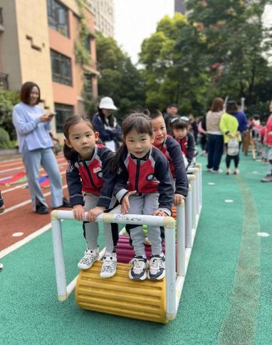 【生命迈幼·校园新闻】“心”相遇“爱”相伴——迈幼一园中班家长开放日活动_html_m74c55323.jpg