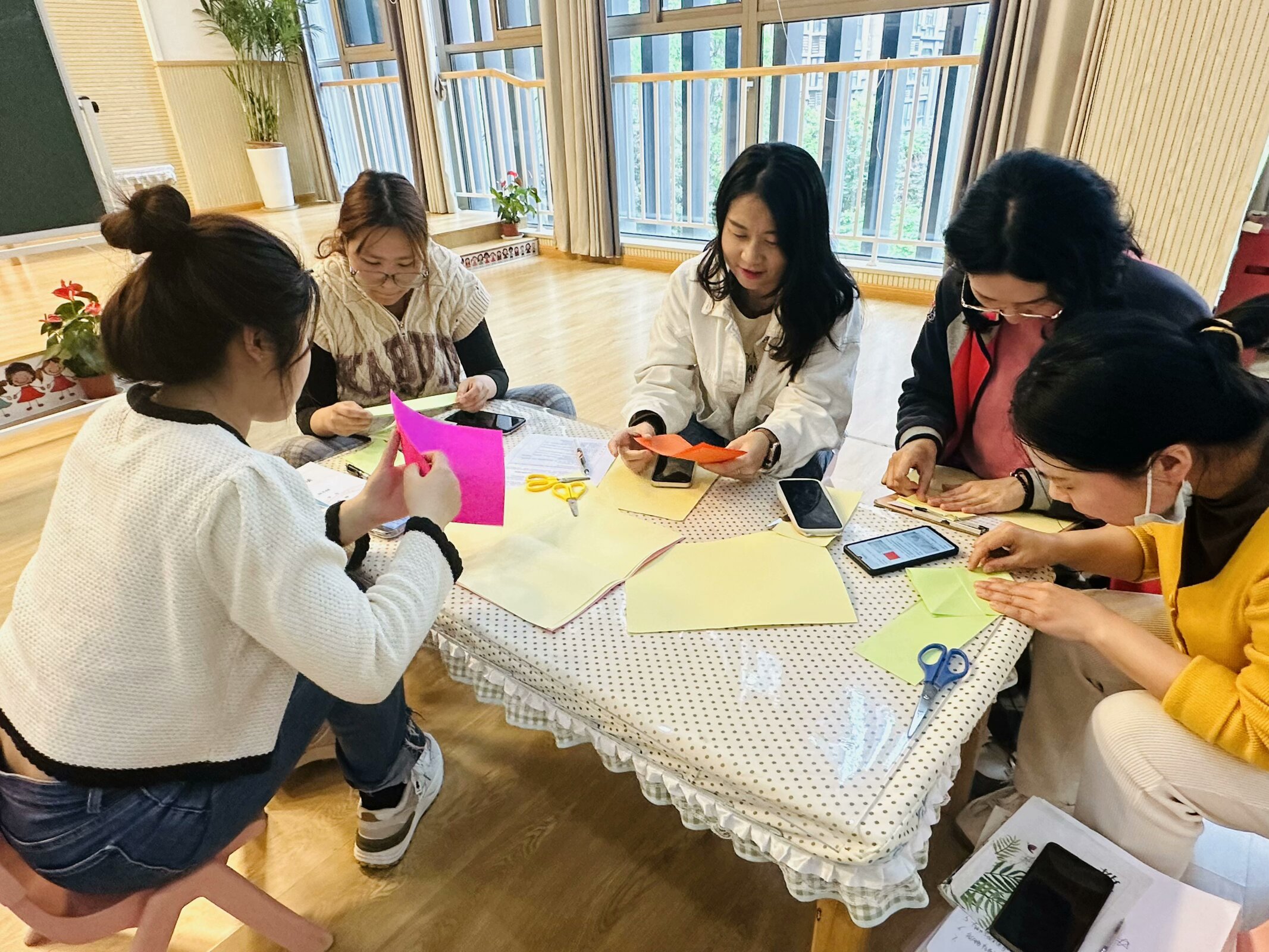 2024.4.16【生命迈幼·教育教研】向“美”而研，“艺”路同行——记迈幼集团美术组第二次教研活_html_53eed100.jpg