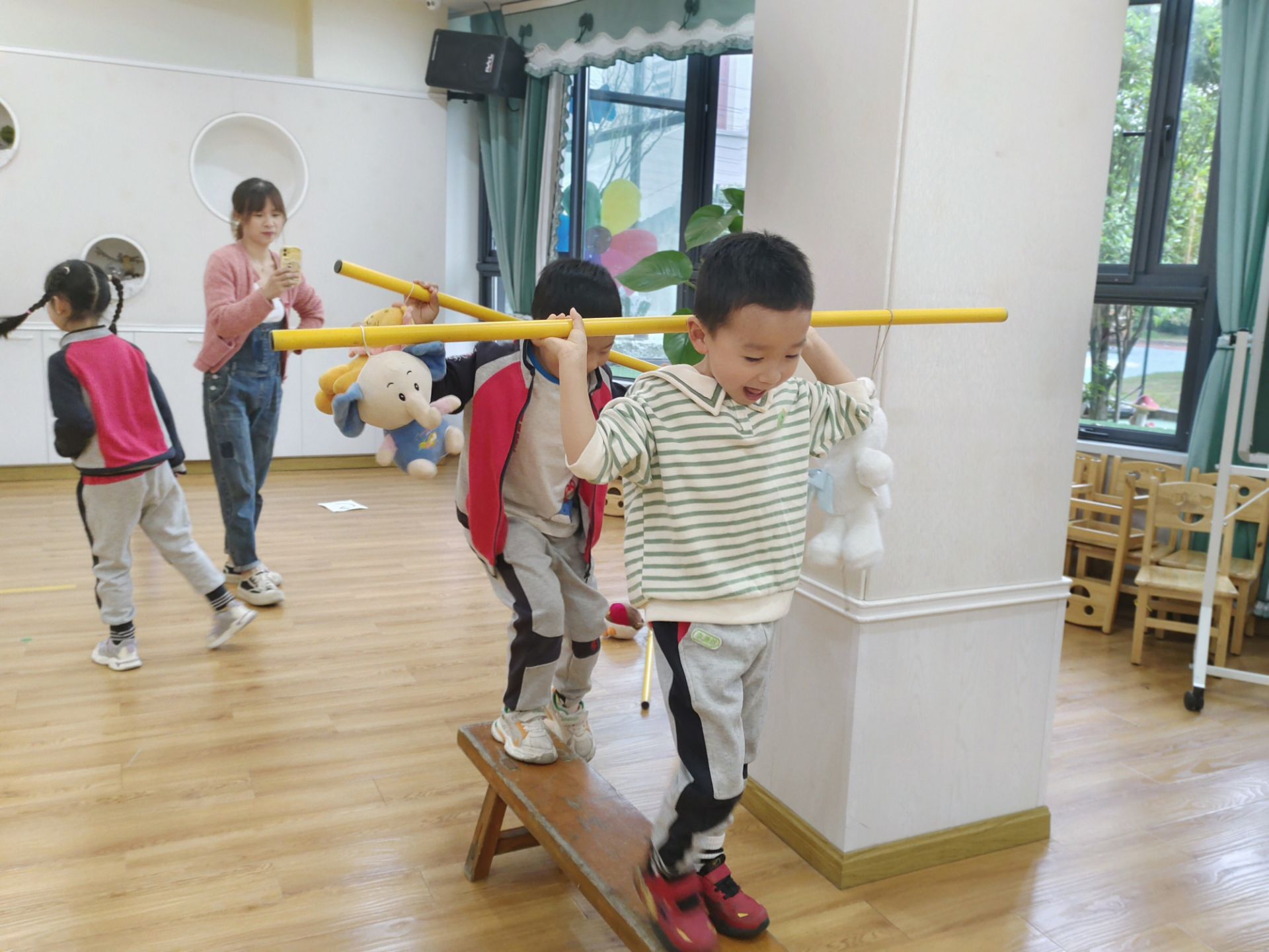 最美下雨天，“幼”与你相见——迈幼三园中班组家长开放日活动陈丹琴_html_7825d578.jpg