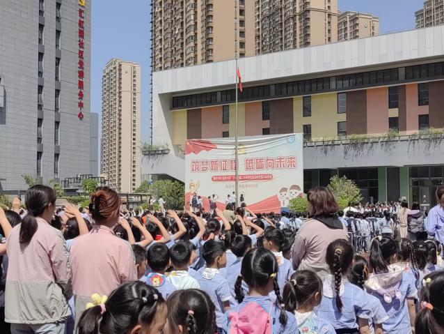 【生命迈幼 幼小衔接】深度体验·走进小学课堂 ——迈幼三园大班第二次参观小学_html_m7b57f017.jpg