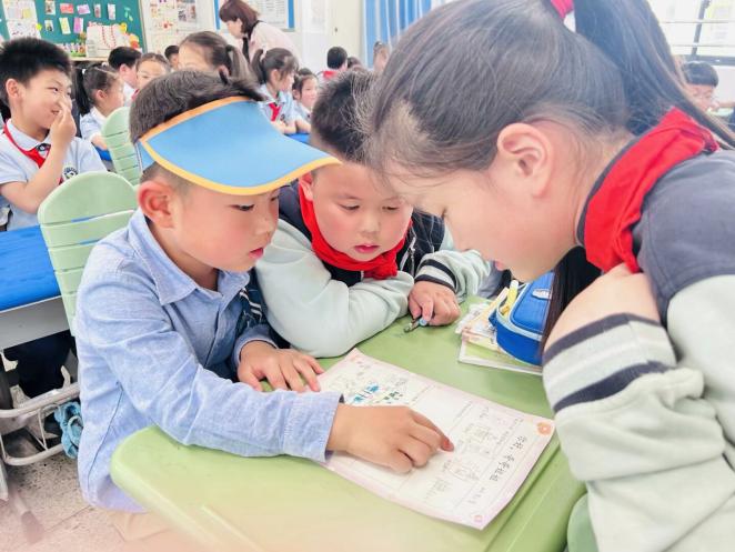 【生命迈幼 幼小衔接】深度体验·走进小学课堂 ——迈幼三园大班第二次参观小学_html_m4aca8856.jpg