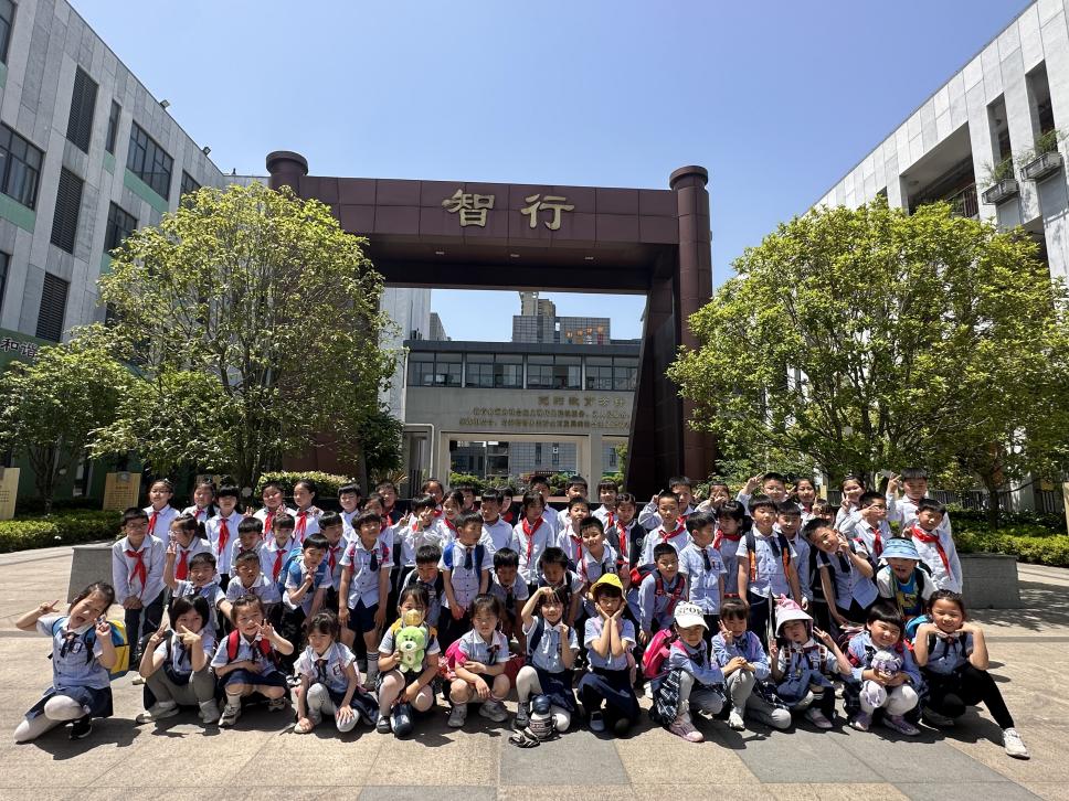 【生命迈幼 幼小衔接】深度体验·走进小学课堂 ——迈幼三园大班第二次参观小学_html_5b3cb9b2.jpg