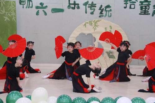 六一报道2(2)_html_m3fe813d8.jpg