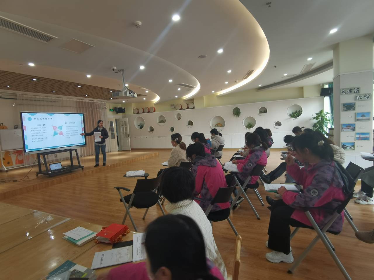 课程故事学习新闻稿_html_m6a275ae.jpg