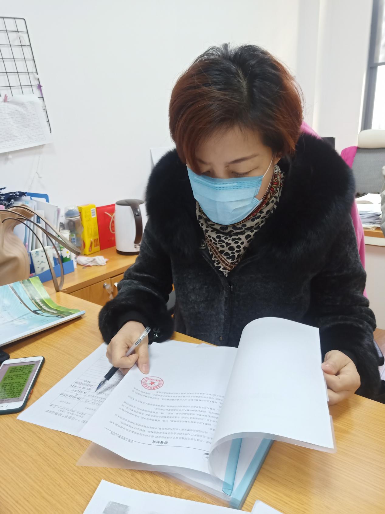 【幼教督学】 疫情当前严检查 筑牢健康防线墙_html_m60ec6269.jpg