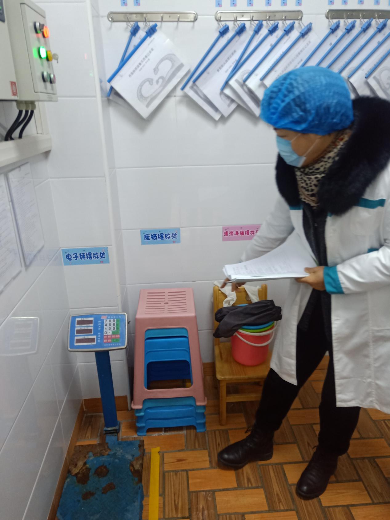 【幼教督学】 疫情当前严检查 筑牢健康防线墙_html_m75ee6443.jpg