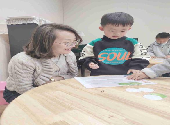 【生命迈幼·教育教学】赛课展风采，磨砺见成_html_45cc6baf.jpg