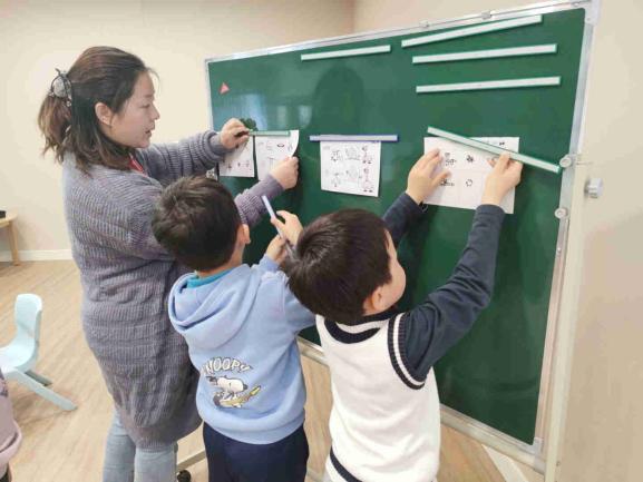 【生命迈幼·教育教学】赛课展风采，磨砺见成_html_4d90aa5a.jpg