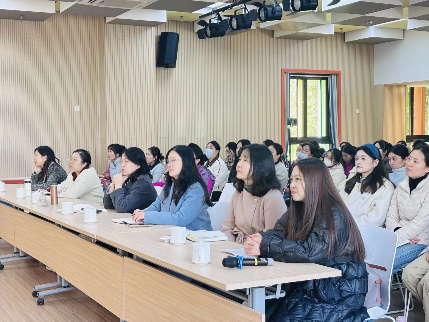 【生命迈幼•榜样引领】薪火传精神，匠心续新程——迈幼教育集团“劳模工匠进校园”专题讲座doc (1)_html_6a5223c1.jpg