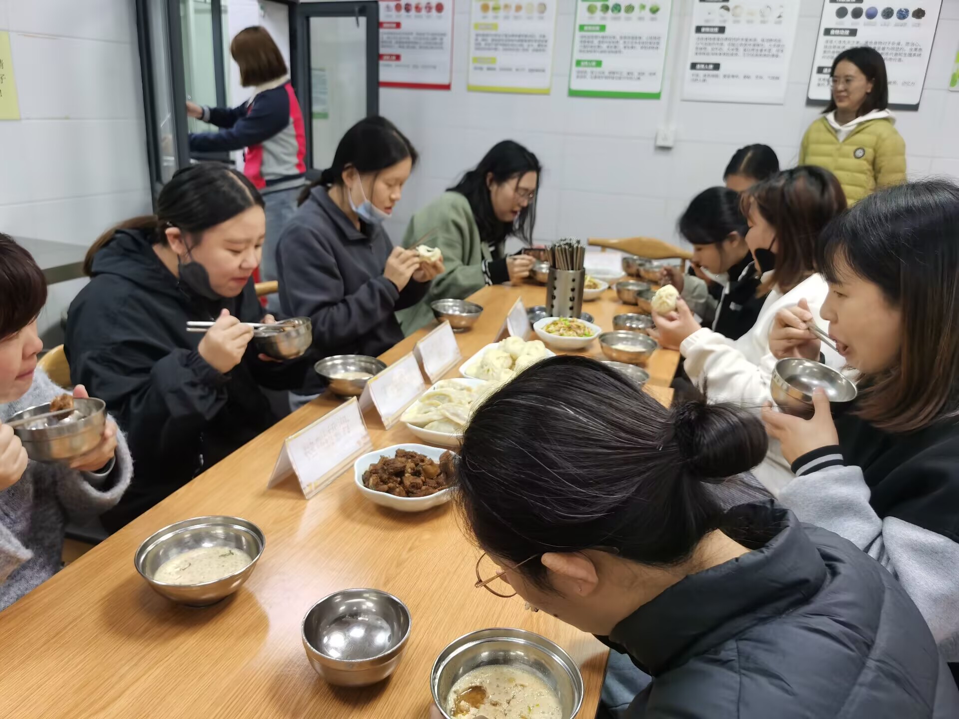 膳食委员会_html_5cd634e1.jpg