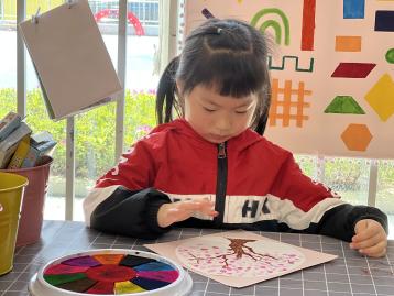 【生命迈幼&middot;教学动态】走“近”美工，走“进”童心2022.4.26（刘畅）_html_4d05d1fa.jpg