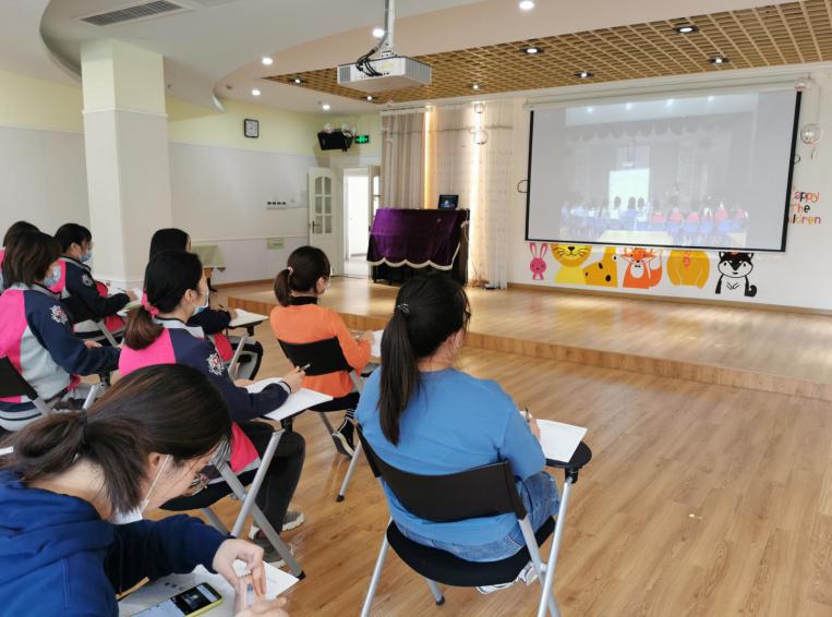 幼教西片教研活动_html_662e0a39.jpg