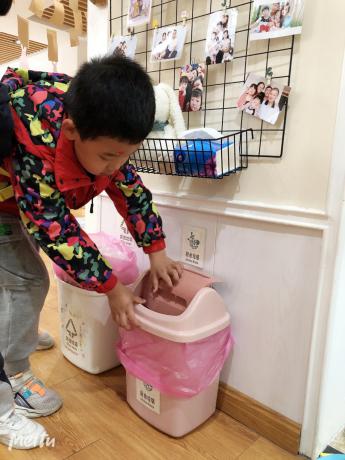 垃圾分类——中二班课程故事  张丽_html_1d55f5ea.jpg