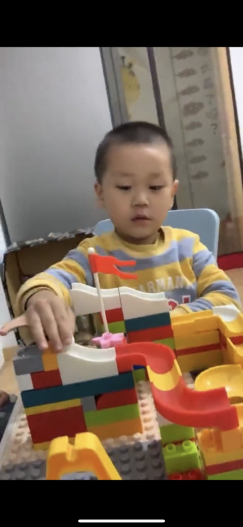 “咻”！滑滑梯 报道_html_m2ec303c2.png