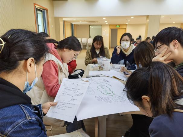 【生命迈幼·校园新闻】聚焦创造性游戏 研以共学促成长_html_m1a642e94.jpg