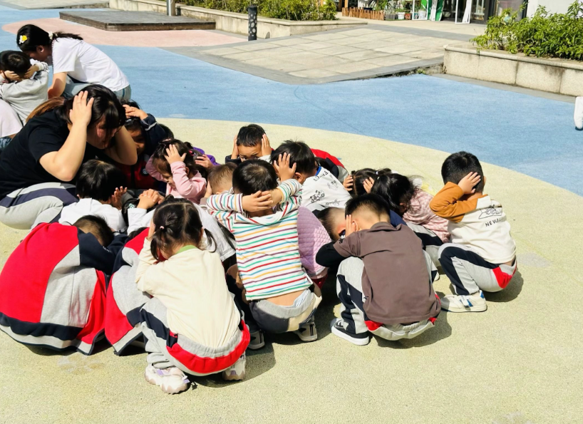 【生命迈幼·安全第一】应急逃生 临危不乱_html_1ed9ad2a.png