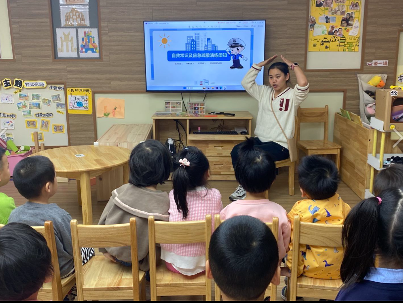 【生命迈幼·安全第一】应急逃生 临危不乱_html_m2bd79ee.png