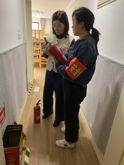 【生命迈幼&middot;安全第一】消防“零”距离，安全记心中.新闻稿修改  (1)_html_1bcfa36c.jpg