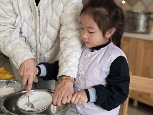 【生命迈幼·校园新闻】童心敬老 情暖重阳_html_52307679.jpg