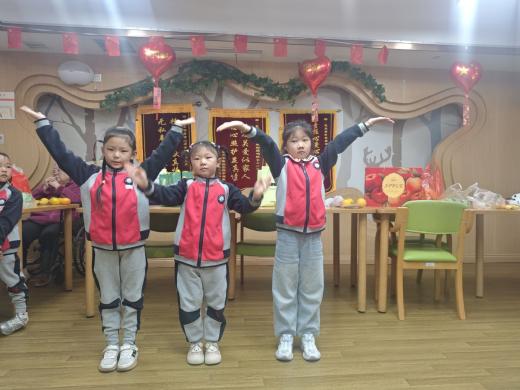 【生命迈幼·校园新闻】童心敬老 情暖重阳_html_m6c0cd918.jpg