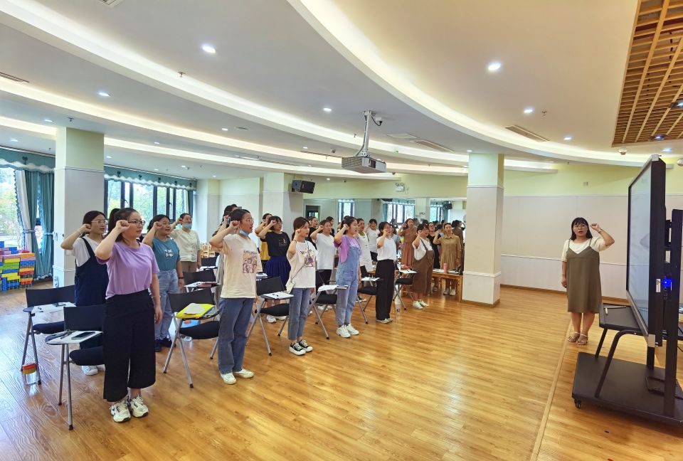 师德为先  砥砺前行——师德师风专题会议 陈丹琴2021.9.15_html_1d758fe5.jpg