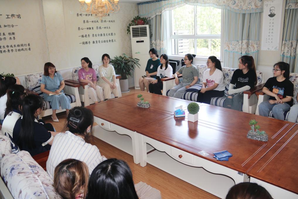与爱携手，与幼成长_html_561247c.jpg