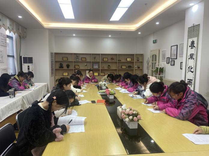 三园三八妇女节报道_html_63e034db.jpg