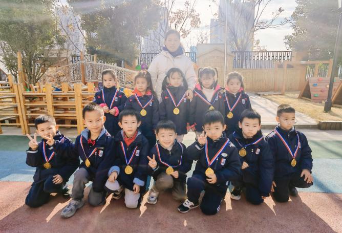 自制小书评比 新闻稿(2)_html_m7c1157ac.jpg