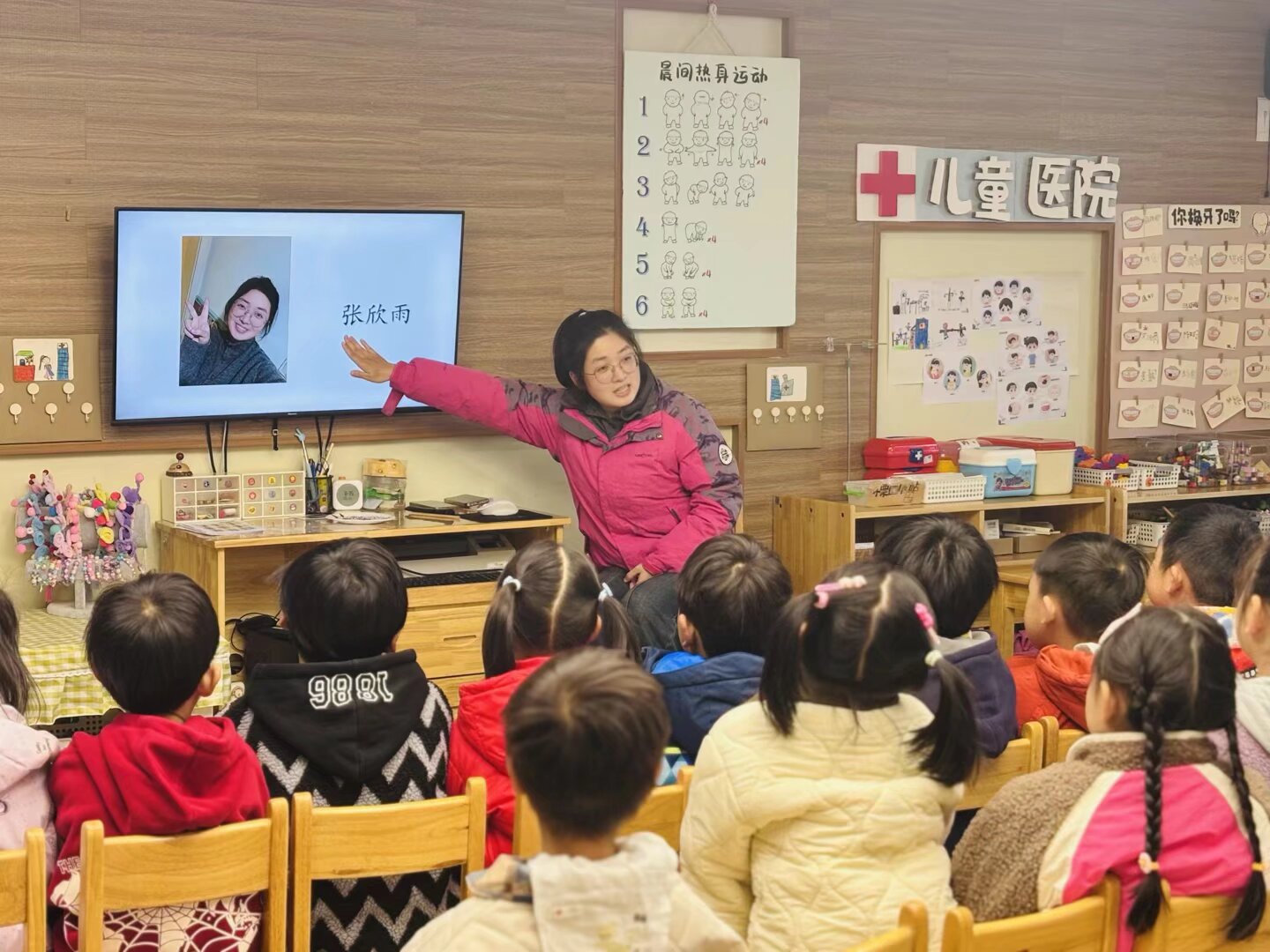 定稿【生命迈幼·教学动态】以爱为桥 见证绽放——记迈幼嘉誉山分园家长半日开放活动_html_m12b0b88e.jpg