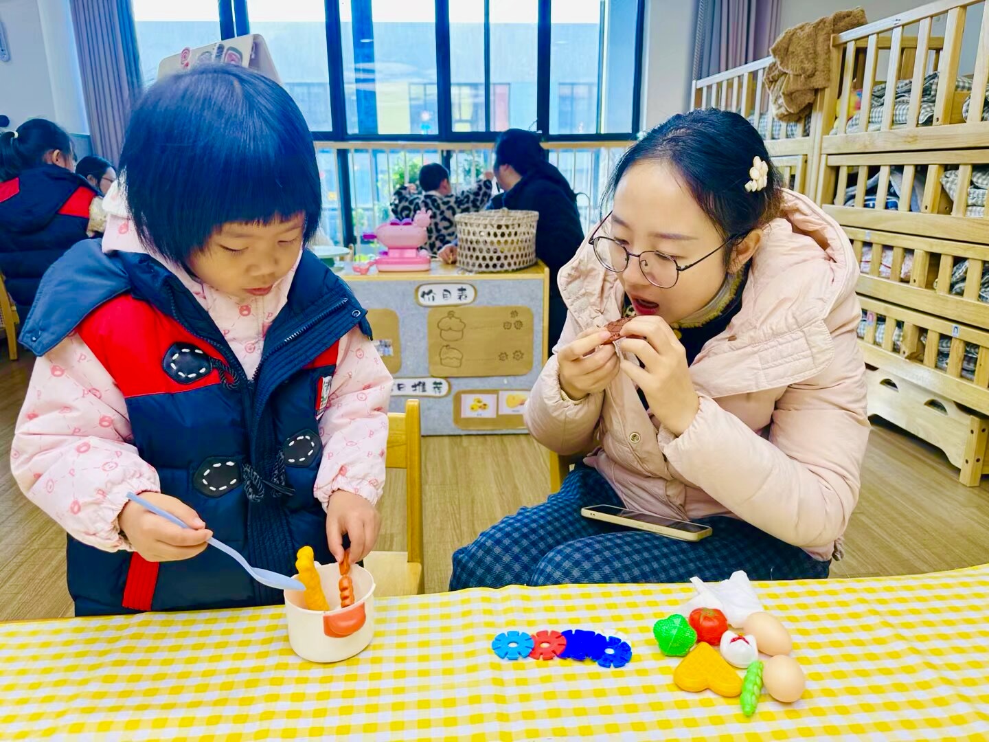 定稿【生命迈幼·教学动态】以爱为桥 见证绽放——记迈幼嘉誉山分园家长半日开放活动_html_mc32d06a.jpg