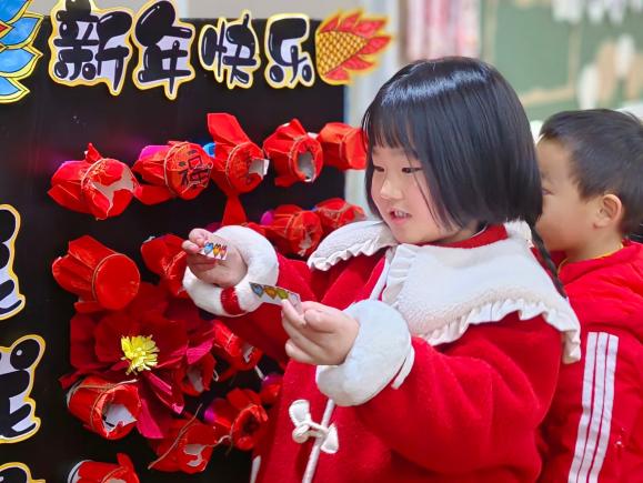 【生命迈幼 花样童年】“龙”光焕发，快乐启航——记迈幼三园开学迎新活动_html_d7ad838.jpg