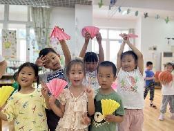 2023.6.21【生活燕幼·园区动态】燕幼中心园：夏至已至 美好始长——中一班夏至节气活动_html_m7ecbc950.jpg