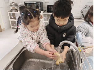20250103【生活燕幼·园区动态】“节气食光里，共育润童行”——舌尖上的节气之小寒_html_m36c9af33.png