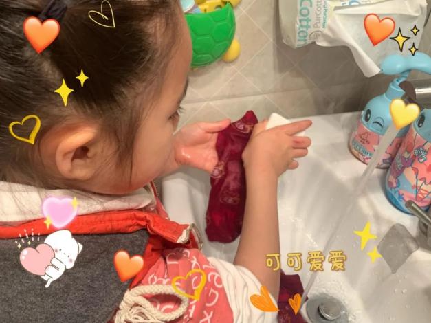 20240220【生活燕幼·园区动态】“新年齐动手，劳动乐无穷”——幼儿寒假日常生活劳动实践活动_html_m4ce7cac5.jpg