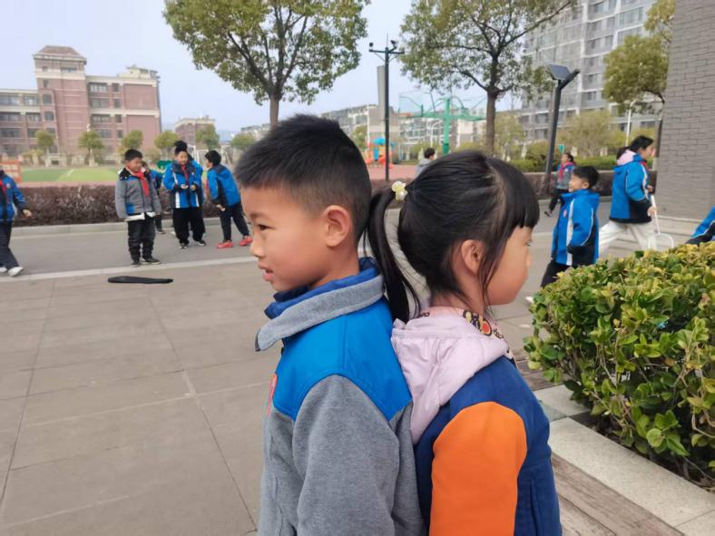 20250310【生活燕幼&middot;园区动态】新城分园：“趣”当小学生 衔接促成长 —— 大班年级组走进小学活动_html_m908218e.jpg