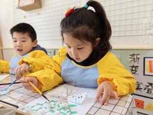 20240308 【生活燕幼·园区动态】人间最美三月天 家园共育绽芳华——三八节亲子手工暨家长学校活动_html_43cc57c2.jpg