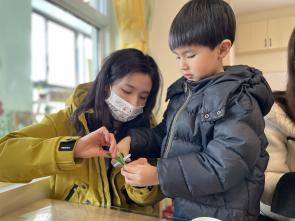 20240308 【生活燕幼·园区动态】人间最美三月天 家园共育绽芳华——三八节亲子手工暨家长学校活动_html_565b6ac6.jpg