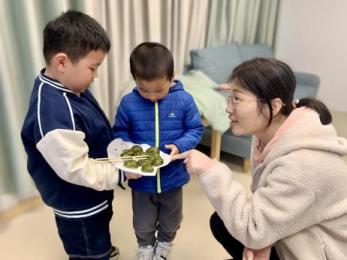 20240403【生活燕幼·园区动态】“浸润童心 情忆清明”——舌尖上的节气之清明_html_26cd5986.jpg