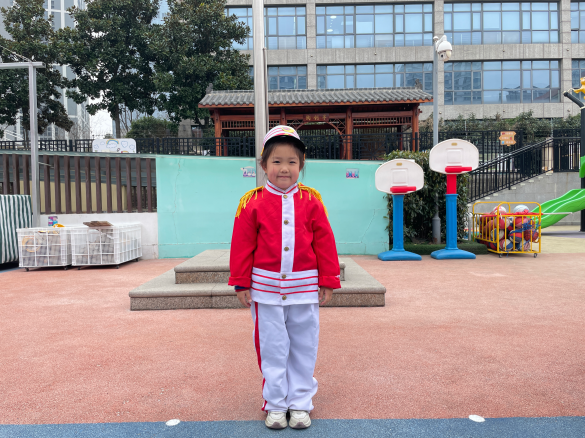 20250310【生活燕幼&middot;园区动态】新城分园：小小升旗手，快乐伴我行——中二班升旗仪式_html_m1b594da8.png