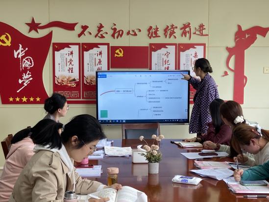 20240423【生活燕幼·园区动态】“以审促教，智慧共研”——中班年级组课程审议观摩活动_html_3f17e7b1.jpg
