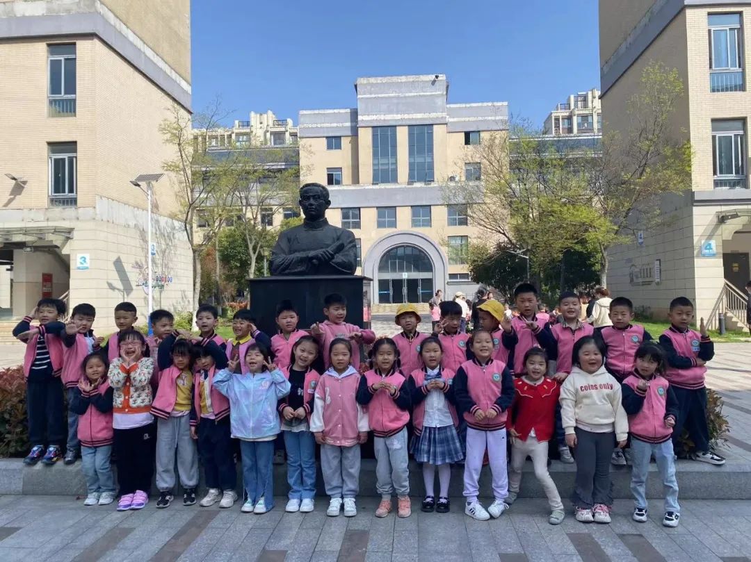 【生活燕幼·园区动态】下庙分园：“大班萌娃探小学，开启人生新篇章”——记幼儿园大班进小学体验活动(1)_html_m4fe8ff1a.jpg
