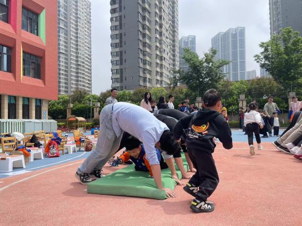 20240429小班亲子运动会_html_m5e0706ec.jpg
