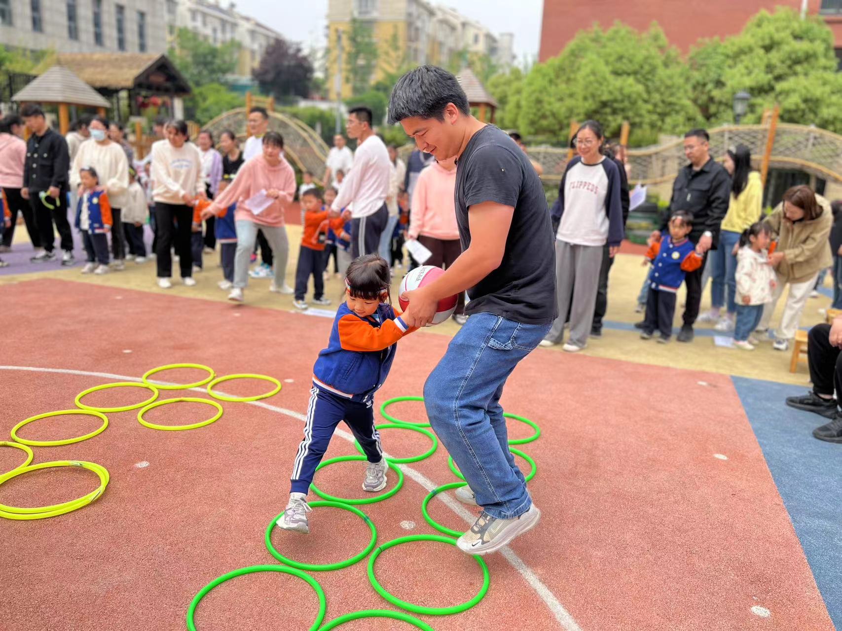 20240429小班亲子运动会_html_m5e50fb16.jpg
