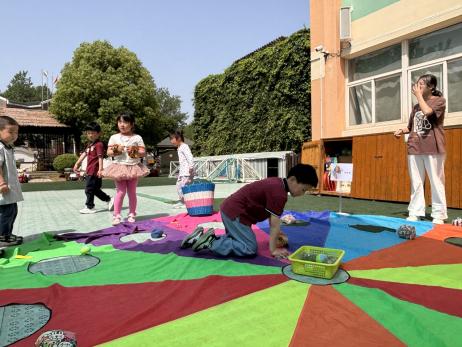【生活燕幼·园区动态】下庙分园：“大手牵小手，球趣乐无穷”——小中班运动会_html_549862da.jpg