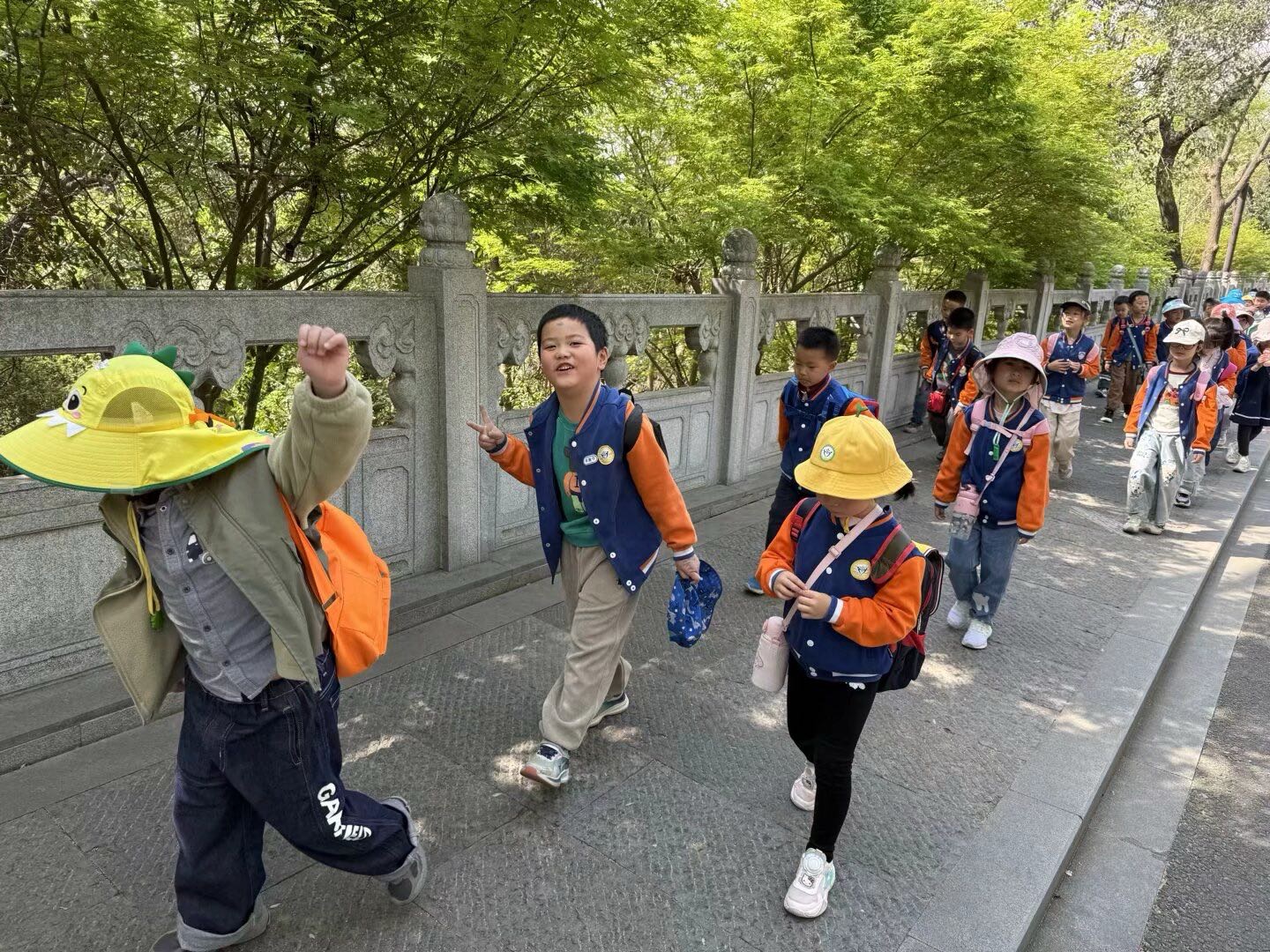 20250408【生活燕幼·园区动态】下庙分园：“相约春天里，不负好时光”——幼儿春日游学活动_html_m4f6a9dc8.jpg