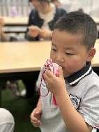 20250411【生活燕幼·园区动态】中心园：采撷春光，一起“趣”春游——亲子春游活动_html_m5005fc41.jpg