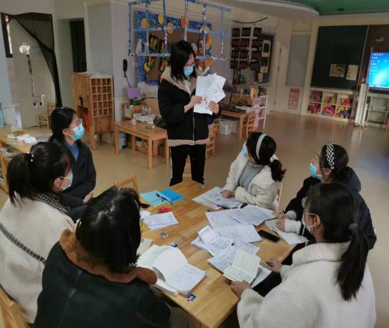 20211126新城园区小班年级组课程审议活动(1)_html_18edfd33.jpg
